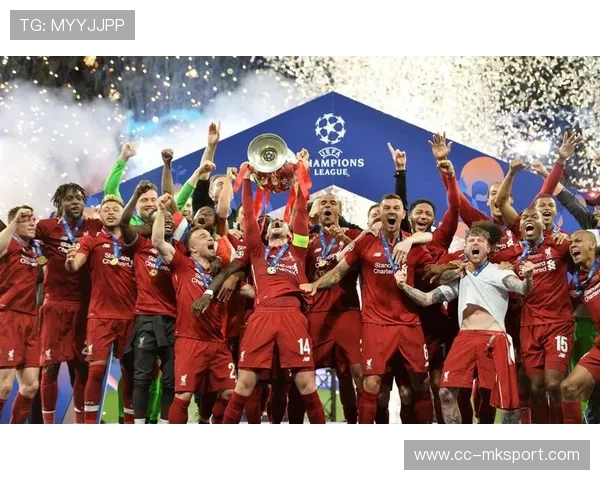 利物浦边路配合连续成功，阿诺德45度斜传精准落点